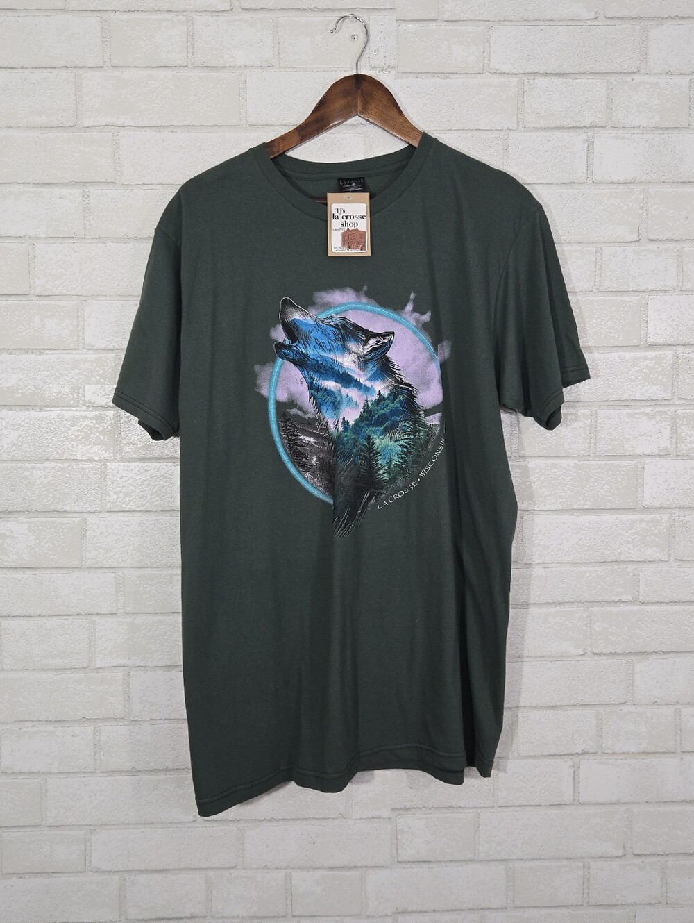 Prairie Mountain NWT wolf tee